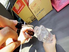 配送スタッフつきまとい眠姦レ◯プキメセク中出し犯行。 サンプル動画サムネイル